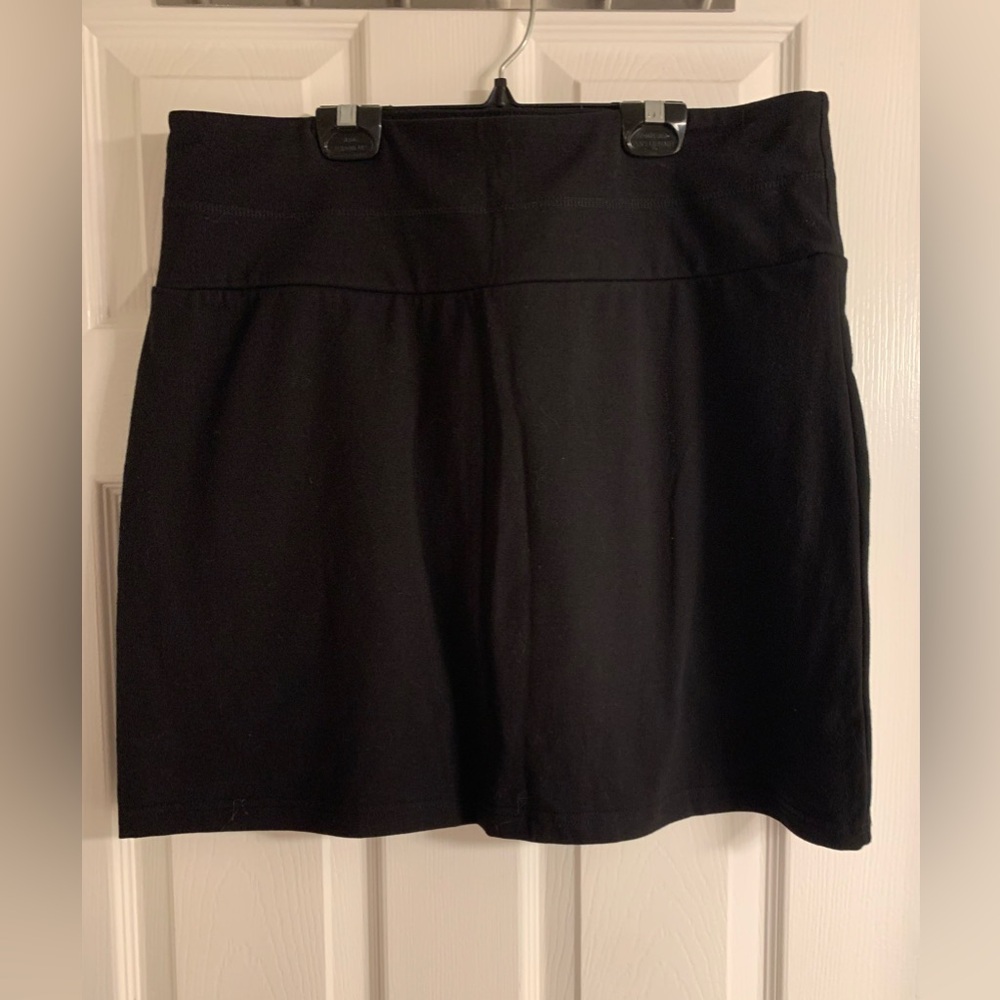 Brand new black skort